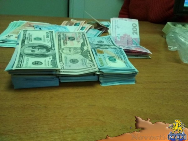 На границе Крыма задержали женщину с 30 тысячами долларов - «Новости Крыма»