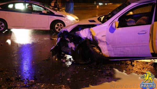 В Крыму Лада, обгоняя автобус, врезалась в Мерседес - погиб водитель - «Новости Крыма»