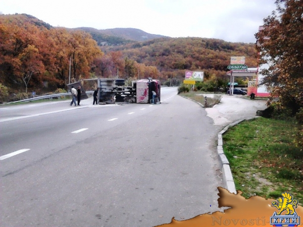 В Севастополе перевернулся грузовик, а в Симферополе на ходу развалился фургон - «Происшествия»