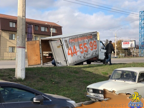 В Севастополе перевернулся грузовик, а в Симферополе на ходу развалился фургон - «Происшествия»