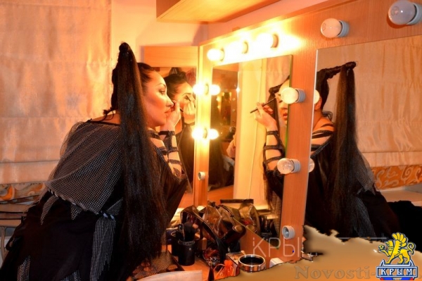 Главный художник Крымского музтеатра показала зрителям рождение сказки - «Туризм Крыма»