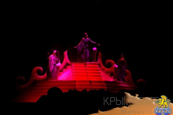 Главный художник Крымского музтеатра показала зрителям рождение сказки - «Туризм Крыма»