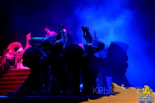 Главный художник Крымского музтеатра показала зрителям рождение сказки - «Туризм Крыма»