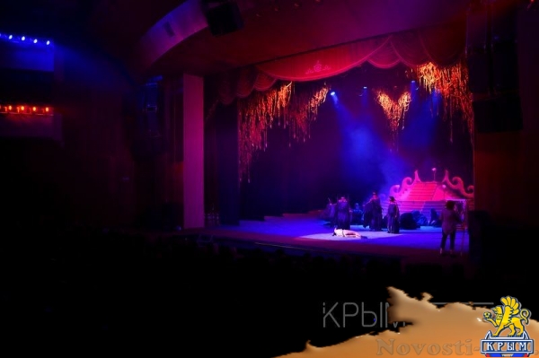 Главный художник Крымского музтеатра показала зрителям рождение сказки - «Туризм Крыма»