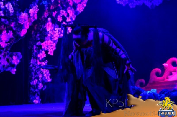 Главный художник Крымского музтеатра показала зрителям рождение сказки - «Туризм Крыма»