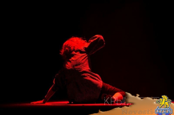 Главный художник Крымского музтеатра показала зрителям рождение сказки - «Туризм Крыма»