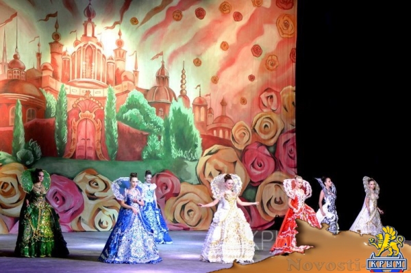 Главный художник Крымского музтеатра показала зрителям рождение сказки - «Туризм Крыма»