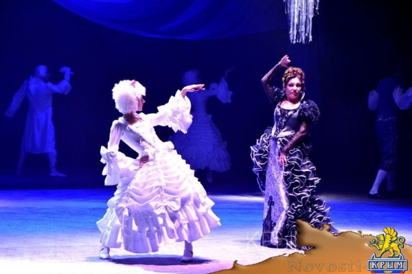 Главный художник Крымского музтеатра показала зрителям рождение сказки - «Туризм Крыма»