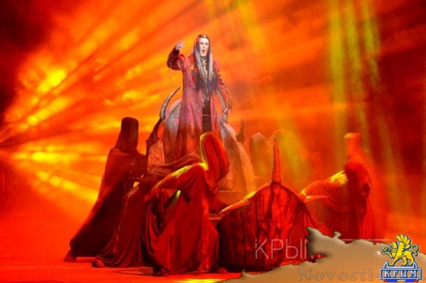 Главный художник Крымского музтеатра показала зрителям рождение сказки - «Туризм Крыма»