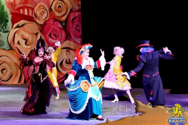 Главный художник Крымского музтеатра показала зрителям рождение сказки - «Туризм Крыма»
