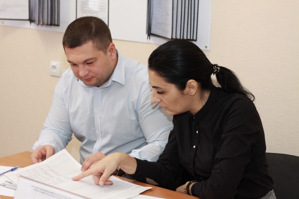 Руководство Госкомрегистра проконсультировало более 30 жителей Симферополя по вопросам регистрации прав и кадастрового учета - «Госкомрегистр»