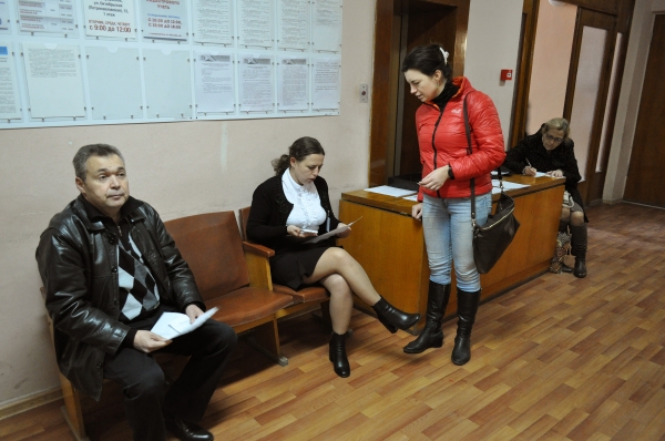 Руководство Госкомрегистра проконсультировало более 30 жителей Симферополя по вопросам регистрации прав и кадастрового учета - «Госкомрегистр»