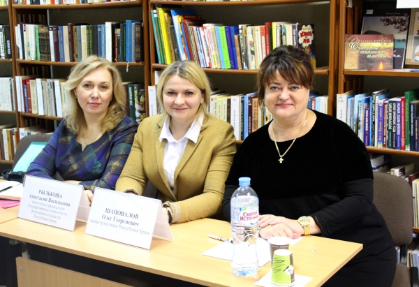 Руководство Госкомрегистра проконсультировало более 30 жителей Симферополя по вопросам регистрации прав и кадастрового учета - «Госкомрегистр»