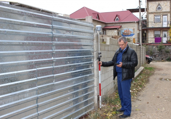 Сотрудники управления Госземнадзора с начала года привлекли к ответственности 307 нарушителей за самовольное занятие земельных участков - «Госкомрегистр»