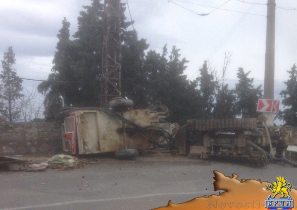 На трассе около Массандры разбросана спецтехника - «Происшествия»