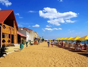 Штрафы ожидают водителей большегрузов за парковку вдоль феодосийского Золотого пляжа  - «Новости Крыма»