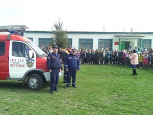 Спасатели Крыма информируют детей о правилах пожарной безопасности - Общество -  - «Новости Крыма»