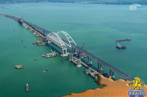 Автобусы едут по Крымскому мосту самовольно - «Политика»