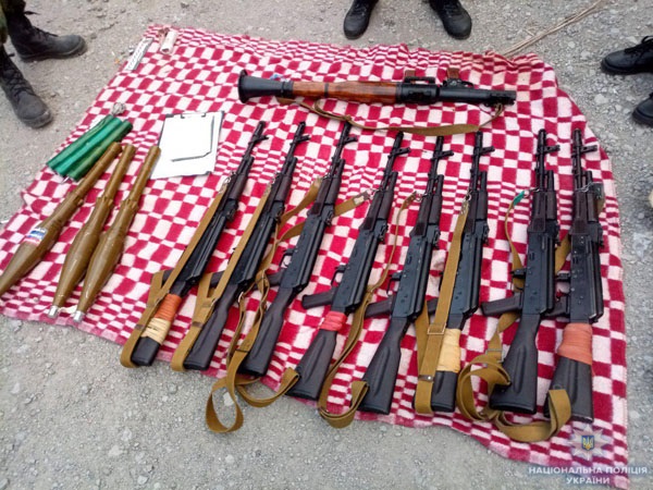 Полиция нашла в мариупольском гараже оружие одной из воинских частей в Крыму - «Политика»