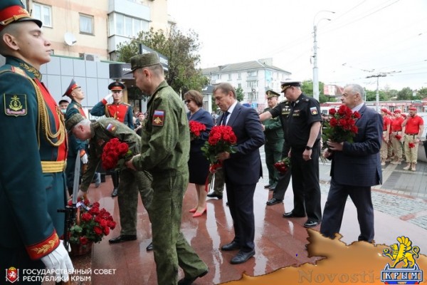 Ефим Фикс: Федеральный центр уделяет большое внимание развитию военно-патриотического воспитания в Крыму - «Новости Государственного Совета Крыма»