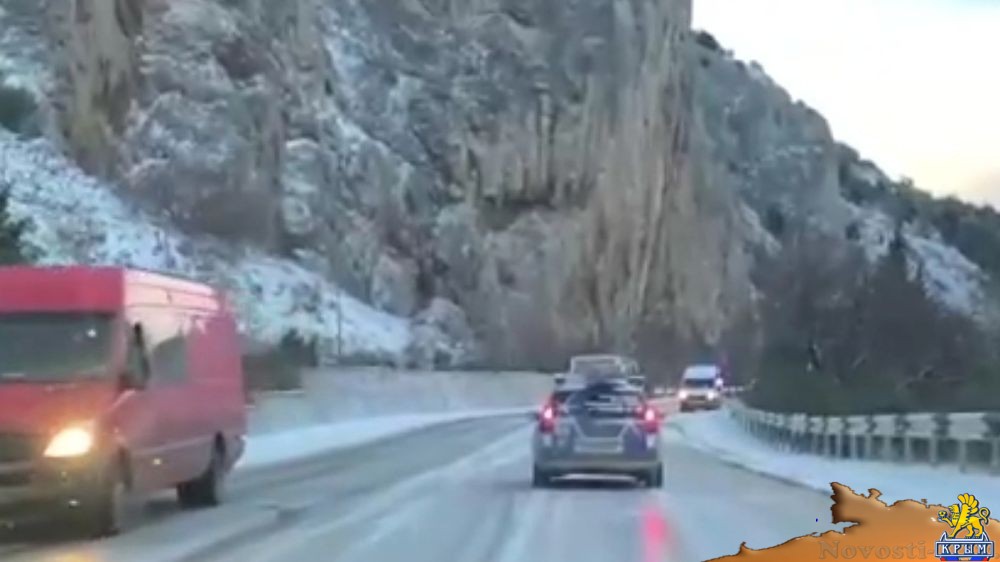 Дорога из Севастополя в Ялту превратилась в ледовый каток - (видео)
