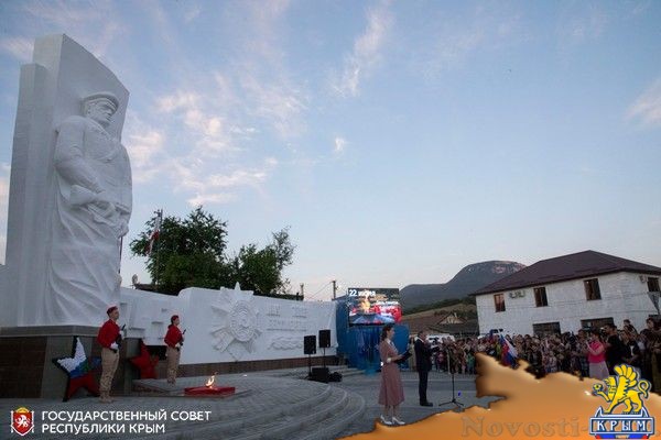 В селе Аромат Бахчисарайского района открыт отреставрированный памятник «Братская могила советских воинов» - «Политика»