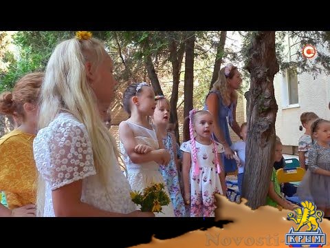 В детском центре «Счастье рядом» прошел показ «цветочных» костюмов - (видео)