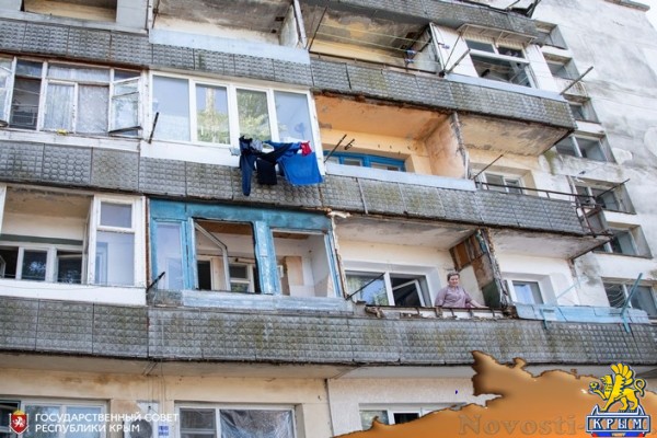 Крымские парламентарии и более 400 волонтеров устраняли последствия разрушений в Новофедоровке Сакского района (ФОТОРЕПОРТАЖ) - «Новости Государственного Совета Крыма»