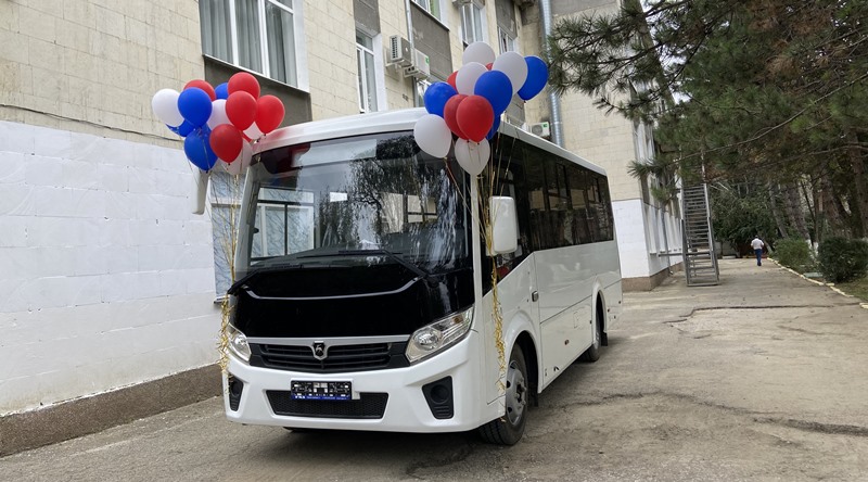 Крымский автодилер подарил Белогорскому дому-интернату автобус и сладости | Крыминформ - «Общество Крыма»