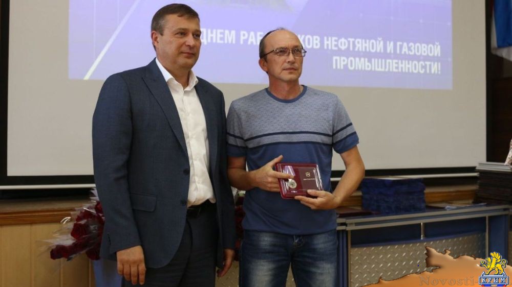 Игорь Коринь поздравил работников ГУП РК «Крымгазсети» с профессиональным праздником – Днем работников нефтяной и газовой промышленности - «Экономика»
