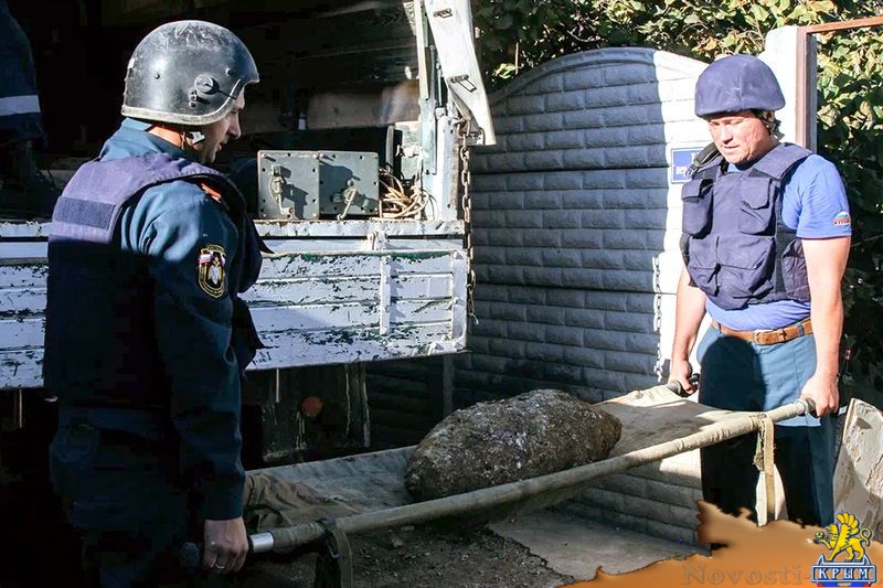 В Севастополе пиротехники МЧС уничтожили стокилограммовую бомбу - «Происшествия»