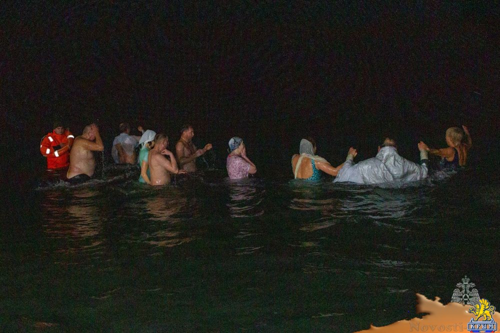 Крещенские купания проходят в Крыму  - (видео)