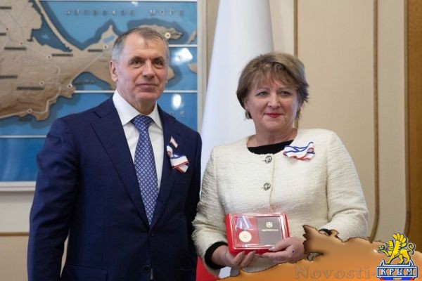 В Государственном Совете наградили крымчан, внесших значительный вклад в развитие республики - «Политика»