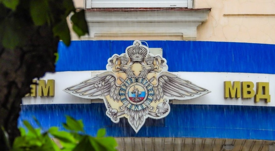 МВД задержало в Феодосии девушку за вандализм и информирование кураторов на Украине - «Спорт Крыма»