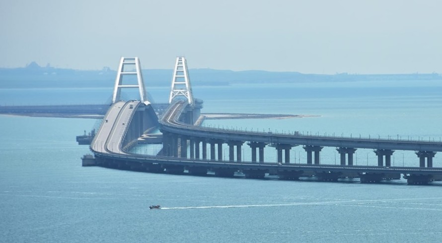 Крымский мост утром перекрывался на 4 часа в два захода - «Возвращение в Россию»