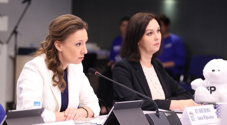 Единороссы обсудили реализацию указа президента РФ о поддержке семей с детьми - «Общество Крыма»