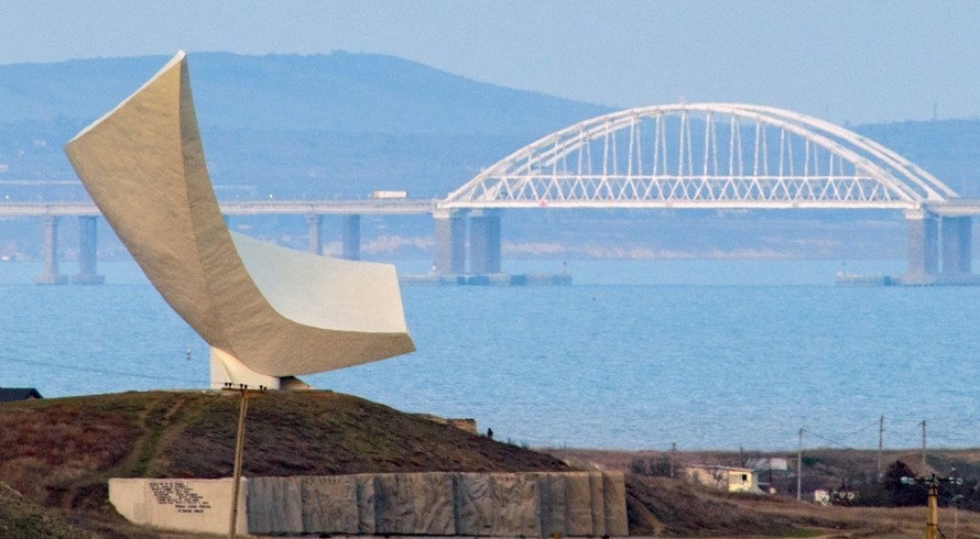 Сезонные очереди накрыли Крымский мост - «Туризм Крыма»