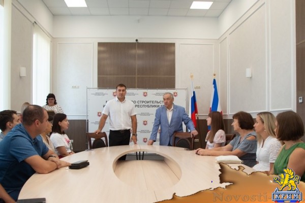 День строителя объединяет людей множества профессий, - Ефим Фикс - «Новости Государственного Совета Крыма»