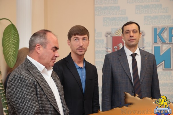 «Крымские известия» отмечают 33-летие: Сотрудников издания поздравил Андрей Козырев - «Новости Государственного Совета Крыма»