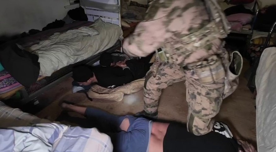 Симферопольцу грозит до 10 лет колонии за нелегальное трудоустройство мигрантов - «Возвращение в Россию»