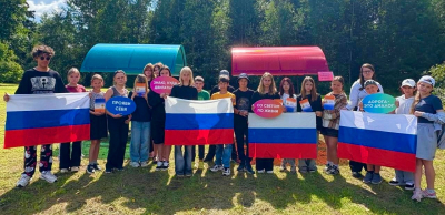 Воспитанники профильной смены «Полицейская академия» в Новгородской области поддержали патриотическую акцию «Мой флаг – моя безопасность» - «Новости ГИБДД»