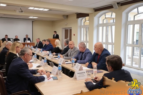 В Феодосии состоялось выездное заседание Комитета по курортам и туризму - «Новости Государственного Совета Крыма»