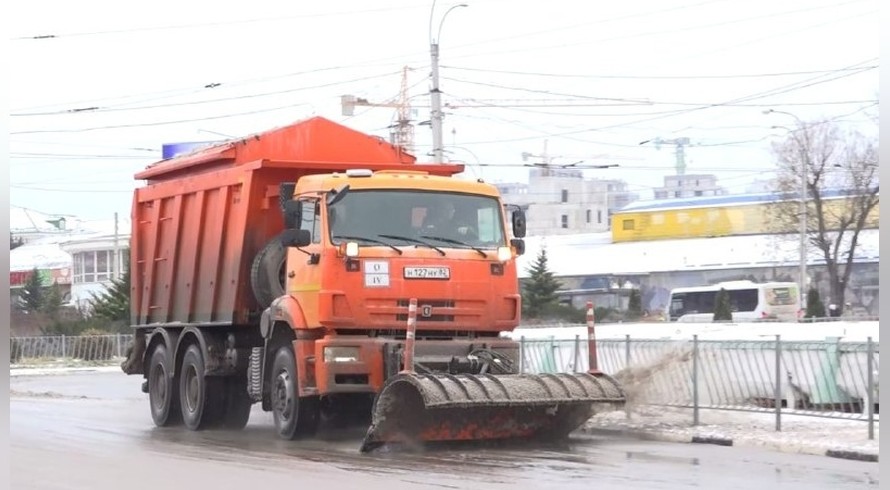 Симферопольские коммунальные службы с утра расчищают снег - «Туризм Крыма»
