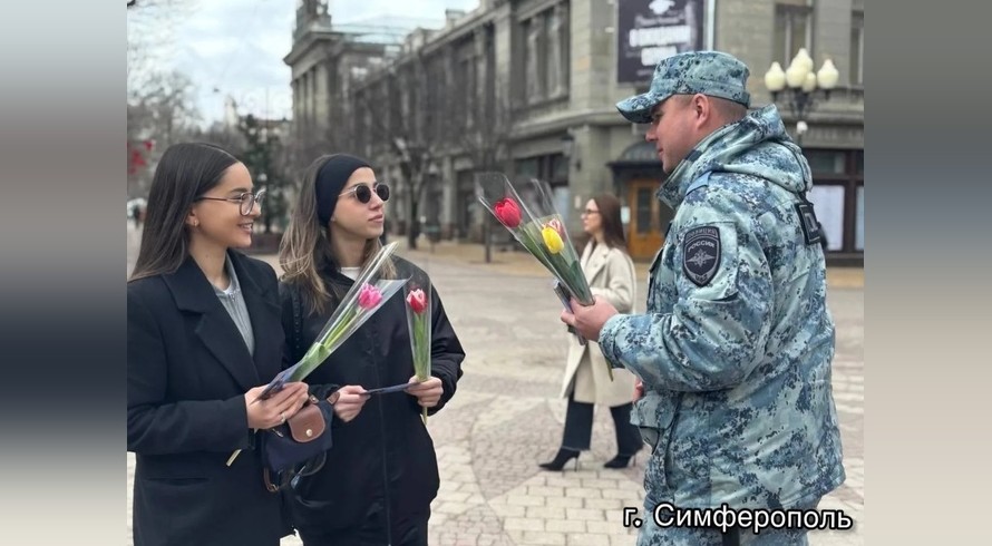 Полицейские Крыма поздравили женщин акцией «8 Марта - в каждый дом» - «Спорт Крыма»