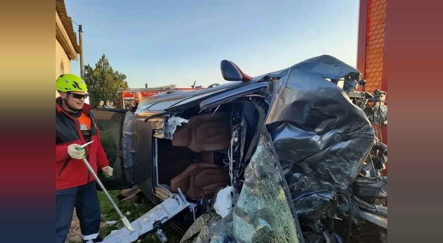 На трассе между Черноморским и Евпаторией автомобиль вылетел с дороги и опрокинулся - «Общество Крыма»